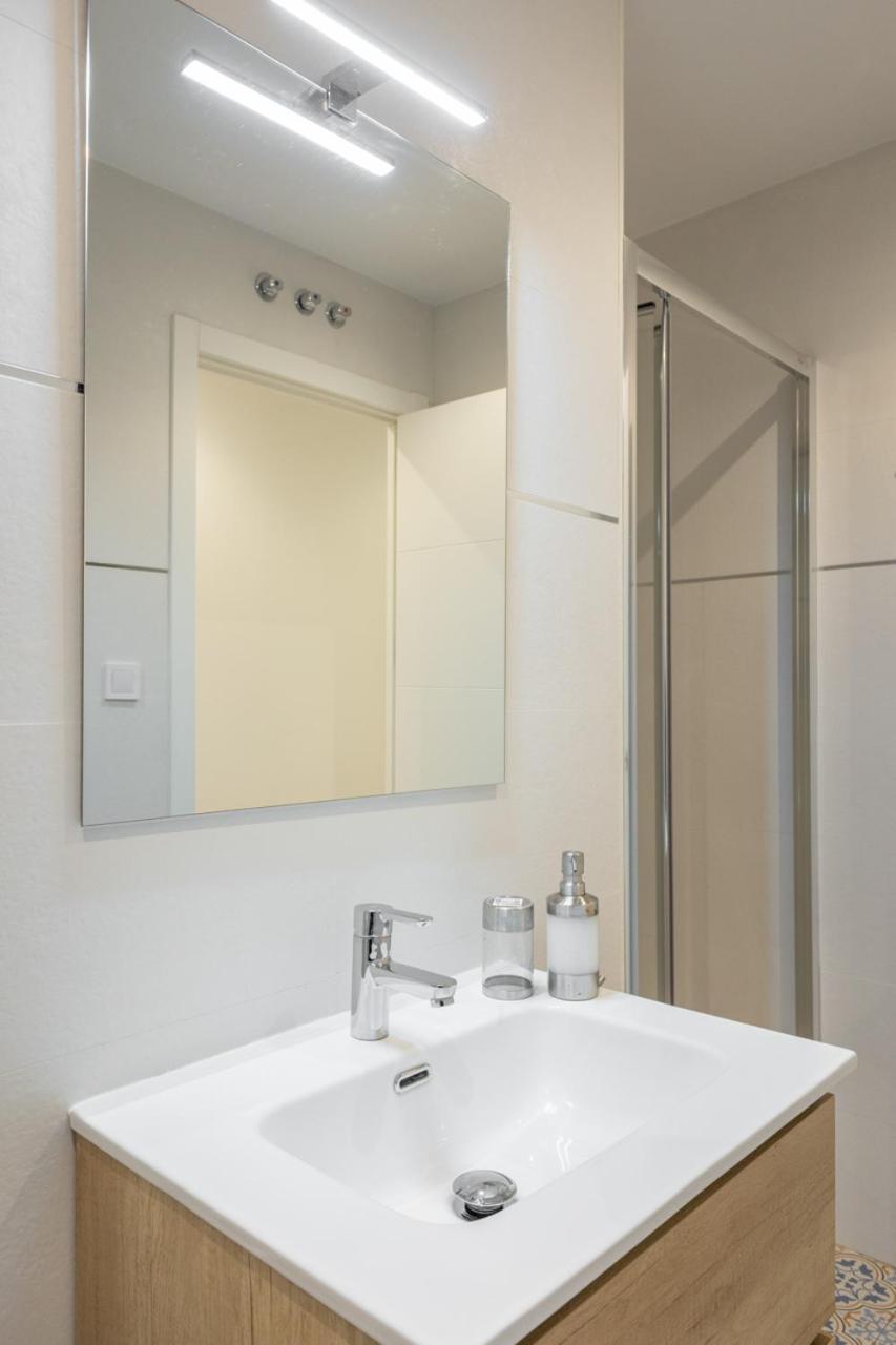 Isg Apartments Triana 1 Seville Exterior photo